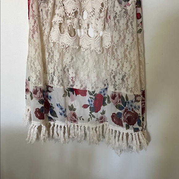 Boho-style Open Front Lace Fringe Vest Size Medium - Picture 5 of 6